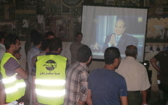   مصر اليوم - ‫‏السيسي يجري اتصالاّ عبر الفيديو كونفرانس يتواصل فيه مع أهالي أسيوط