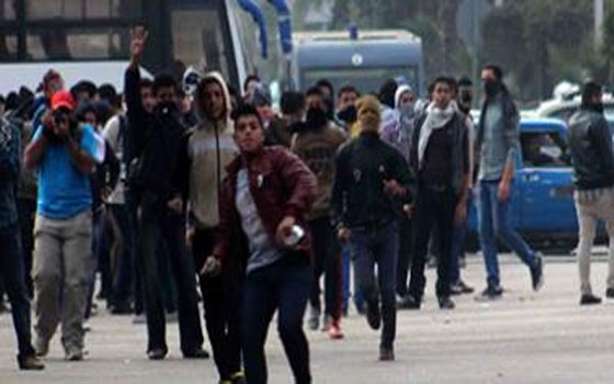   مصر اليوم - الأمن يشتبك مع طُلَّاب هندسة أسكندريَّة المُؤيِّدون لـالإخوان إثر قطع الطريق