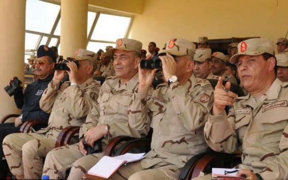   مصر اليوم - صدقي صبحي يشهد المرحلة الرَّئيسة للمشروع التكتيكي بالذَّخيرة الحية بدر2014