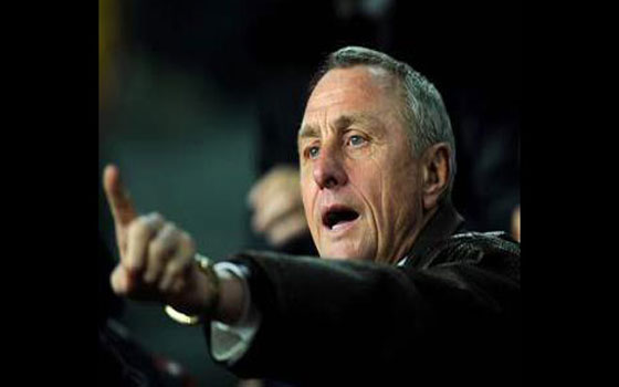 مصر اليوم - كرويف يُهاجم إدارة برشلونة الإسباني ويتهمها بتدميّر الفريّق