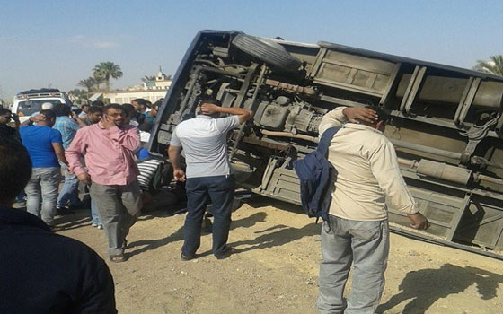   مصر اليوم - انقلابُ أتوبيّس تابع لشركة الأسمدة  على طريّق العيّن السخنة