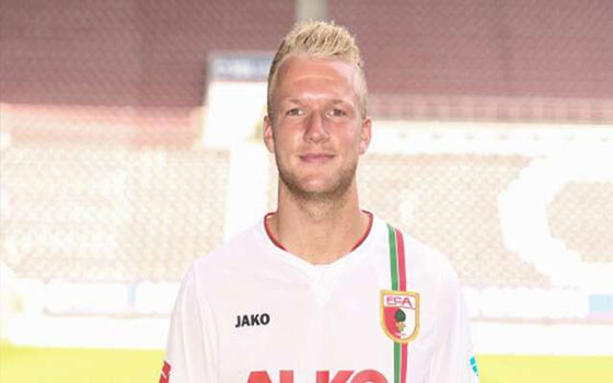 مصر اليوم - كولون الألماني يضم فوجت من أوجسبورج لثلاثة مواسم