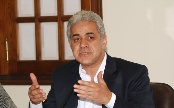   مصر اليوم - الشُّرطة العسكريَّة توقف مراقبًا لحمدين صبّاحي في سوهاج