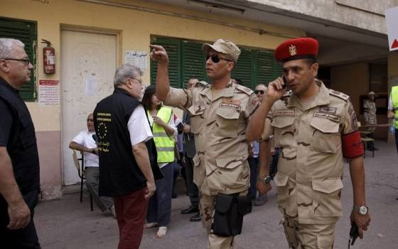 مصر اليوم - الشرطة العسكريّة تواصل تأمينها للجان الانتخابيّة ليلا