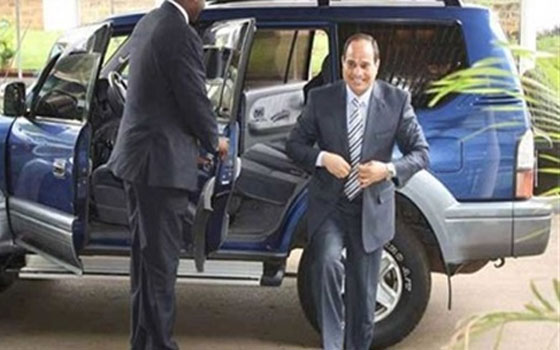 مصر اليوم - مسيرات ليلية حاشدة لأنصار السيسي في شوارع السويس