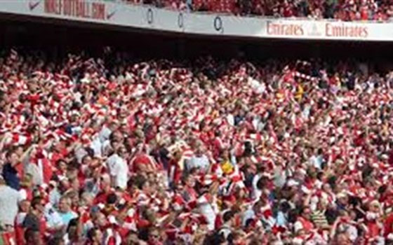 مصر اليوم - جماهير المدفعجية تنتزع عنوة لقب افضل لاعب انتقل الى انكلترا