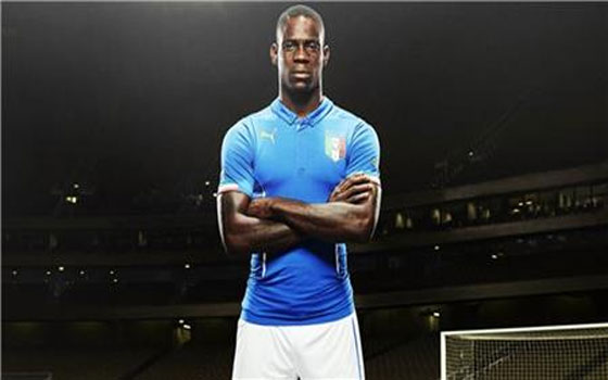   مصر اليوم - بالوتيلى انكلترا قادرة على اخفاء مشاعر العنصرية اكثر من ايطاليا