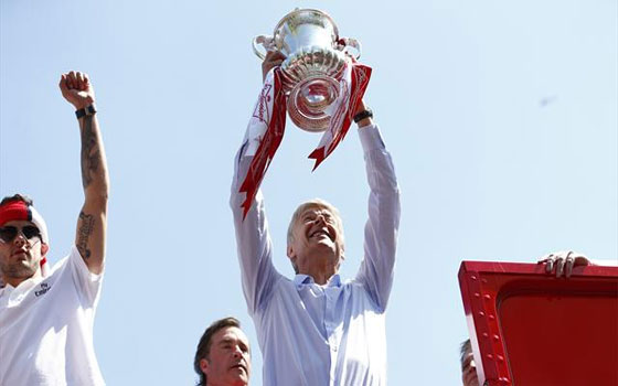 مصر اليوم - فينغر يمدد عقده مع آرسنال الإنكليزي حتى عام 2017