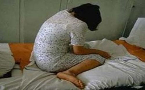   مصر اليوم - أب يعترف بالتعدي جنسيًّا على طفلته وإنجابه منها في الشرقيّة