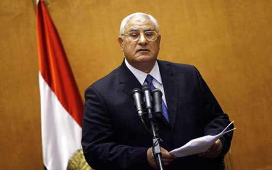   مصر اليوم - منصور يُقرّ تعديلات في قانون هيئة قناة السويس