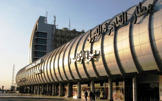   مصر اليوم - استنفار أمنيّ في مطار القاهرة بعد تفجيرات سيناء ومصر الجديدة