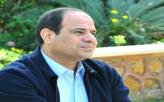   مصر اليوم - السيسي يتقدم بواجب العزاء لأسرة شهيد الشرطة في شمال سيناء