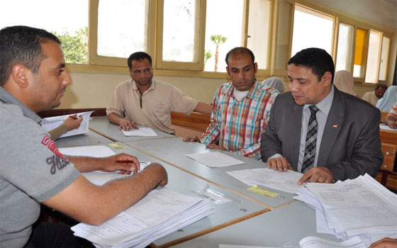   مصر اليوم - التداوي يتفقدُ لجان تصحيّح أوراق الشهادة الإعداديّة في البحيّرة