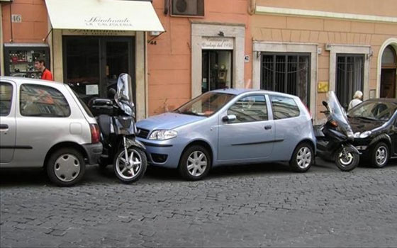   مصر اليوم - الطريقة الصحيحة لركن سيارتك بين سيارتين