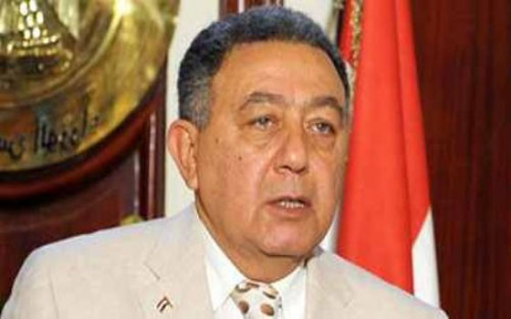   مصر اليوم - وزير الصحة الأسبق عمرو حلمي يبيّن مواد الرعاية الطبيّة في برنامج صباحي