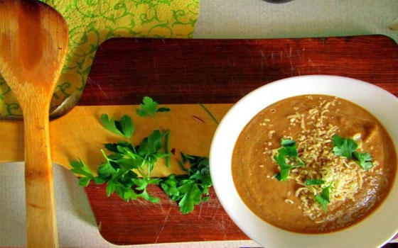   مصر اليوم - حساء الباذنجان المشوي والبطاطا