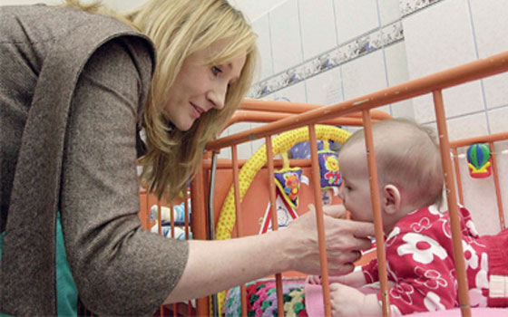   مصر اليوم - آلاف الأطفال يعالجون في مستشفيات بريطانيا بعد إيذاء أنفسهم عمدًا