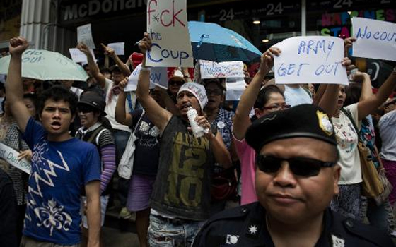   مصر اليوم - المجلس العسكري يوجه أخر إنذار إلى المتظاهرين في تايلاند