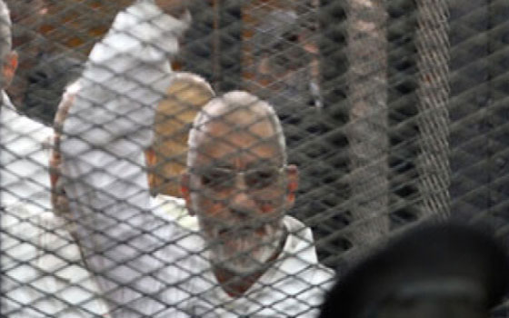   مصر اليوم - جنايات الجيزة تستأنف اليوم محاكمة بديع في أحداث البحر الأعظم