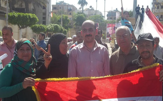 مصر اليوم - مسيرات تأييد للسِّيسي تحت شعار في حب مصر في رشيد