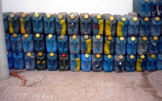   مصر اليوم - ضبط 800 لتر بنزين في العريش قبل بيعها في السوق السوداء