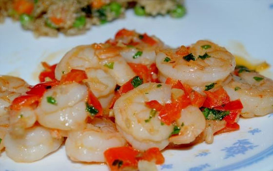   مصر اليوم - الجمبري بالفلفل الأحمر والثوم