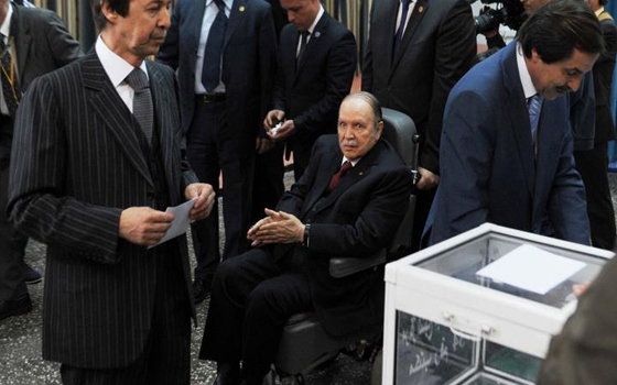   مصر اليوم - بوتفليقة يُشكل الحكومة الجديدة مع إسقاط أسماء لعدد من الوزراء والاحتفاظ بأخرى