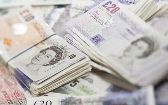   مصر اليوم - رجل يتبرع بثلاثة آلاف استرليني ليرسم ابتسامة على وجه أم تحتضر