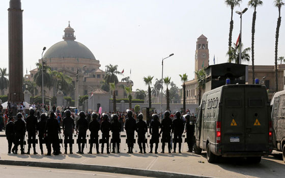 مصر اليوم - جامعة القاهرة تستقبل طلابها لإستكمال الإمتحانات وسط تعزيزات أمنيَّة