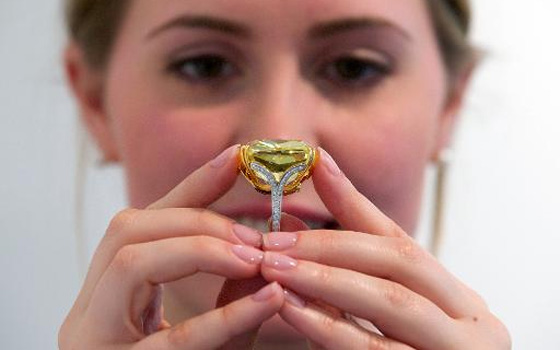   مصر اليوم - بيع ماسة صفراء أستثنائية بسعر 16,28 مليون دولار