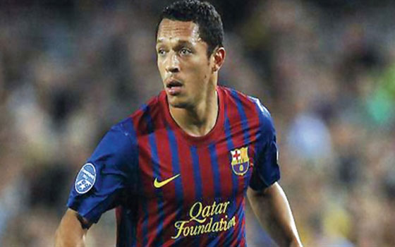 مصر اليوم - أدريانو مدافع برشلونه يرحب بالإنتقال للدوري الإيطالي