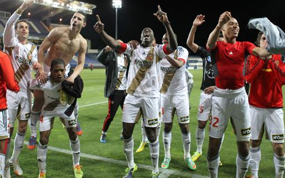   مصر اليوم - لنس يرافق متز وكاين إلى الدرجة الأولى