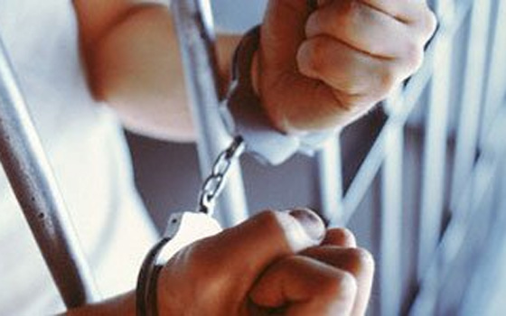 مصر اليوم - القبض على بائع هارب من 15 سنة سجن في بني سويف