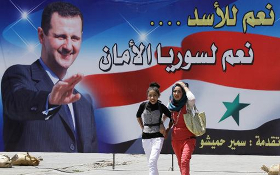 مصر اليوم - الآف السوريين يتوافدون إلى سفارة بلادهم في لبنان للأقتراع