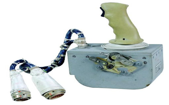   مصر اليوم - بيع مقبض أستخدم في مهمة أبولو 15 بأكثر من 600 الف دولار في مزاد