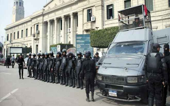   مصر اليوم - الأمور المستعجلة تؤيّد عودة عناصر الداخليّة إلى الجّامعات المصريّة