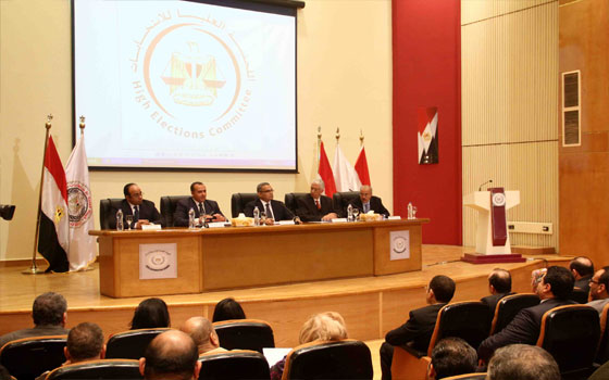   مصر اليوم - حقوقيون يطالبون عدلي منصور بتقنين أعمال مراقبة الانتخابات العامة في مصر