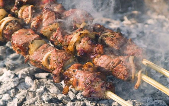   مصر اليوم - طريقة تحضير الكباب المشوي