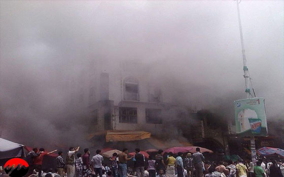   مصر اليوم - مقتل شخص وإصابة العشرات بسبب حريق في تعز اليمنية