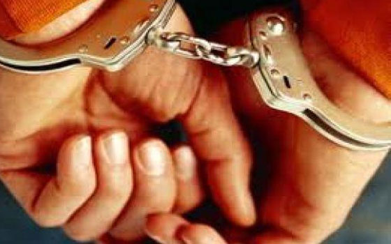   مصر اليوم - توقيف طالب وعامل حَاوَلَا تصوير لجان انتخابيَّة في سوهاج