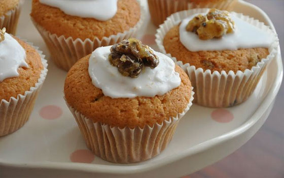   مصر اليوم - الكب كيك بالزبيب واللوز