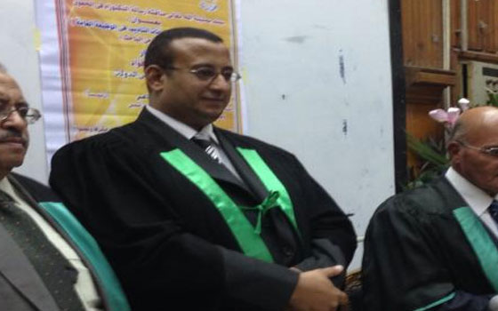 مصر اليوم - نائب رئيس مجلس الدَّولة يُدلي بصوته قبل غلق اللِّجان بدقائق