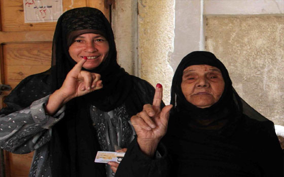   مصر اليوم - معمِّرات مصر يدلين بأصواتهن في الانتخابات