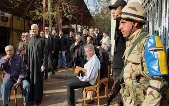   مصر اليوم - العليا للانتخابات الرئاسيّة في مصر تمُدّ التصويت ليوم والمرشَّحان يعترضان