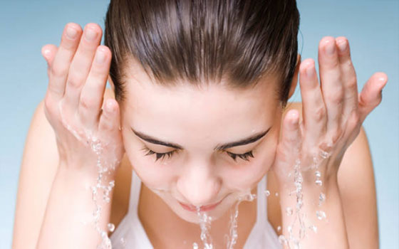 مصر اليوم - غسول الشاي الأخضر والخيار للبشرة الجافة