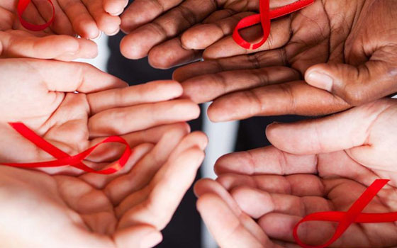   مصر اليوم - جمعية مكافحة الإيدز في فرنسا توزع اسطوانة فيديو عن العلاج