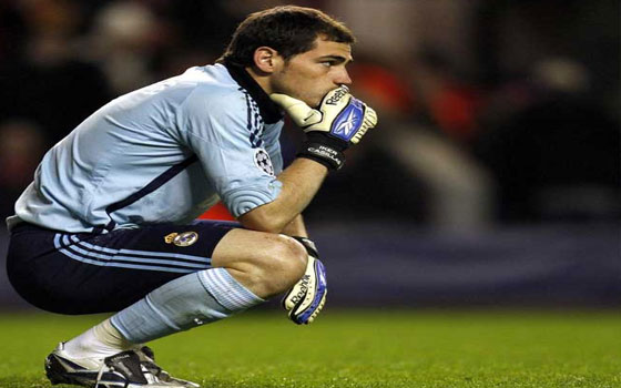   مصر اليوم - كاسياس يتلقى عرضًا مغريًا من باريس سان جيرمان