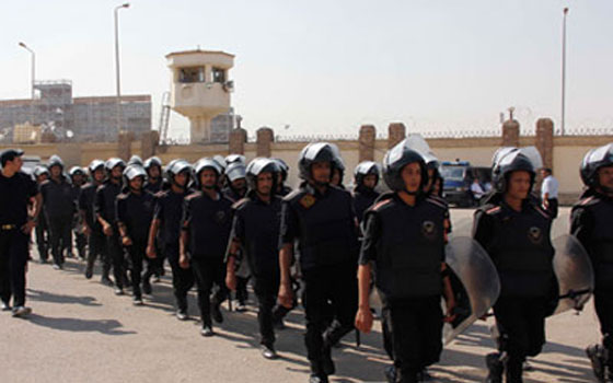 مصر اليوم - إجراءات أمنيّة مشددة لتأمين محاكمة 21 من قيادات الإخوان في الغردقة