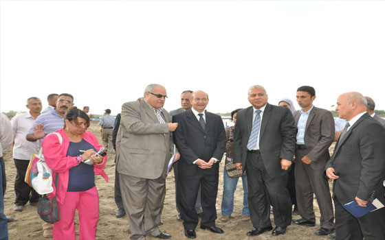   مصر اليوم - وزير الري ومحافظ الجيّزة يتفقدان موقع مشروع تطوير واجهات النيل في الوراق