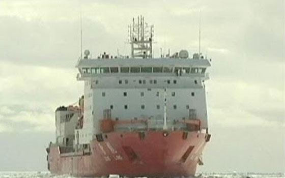   مصر اليوم - وصول سفينتي ركاب صينيتين إلى فيتنام لإجلاء العمال الصينيين